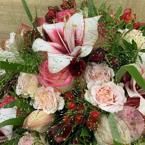 Букет из роз и альстромерий "Чудо" в магазине Цветы Планеты
