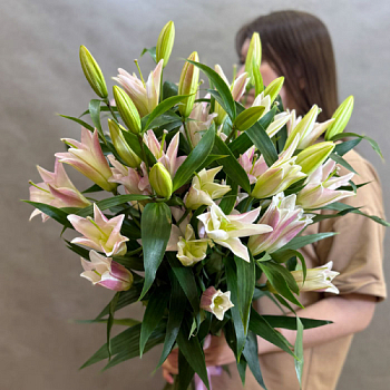 Монобукет из лилий