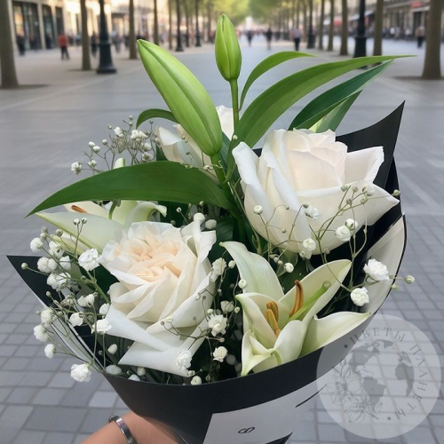 Букет из роз, лилии и гипсофилы "Нежное утро"