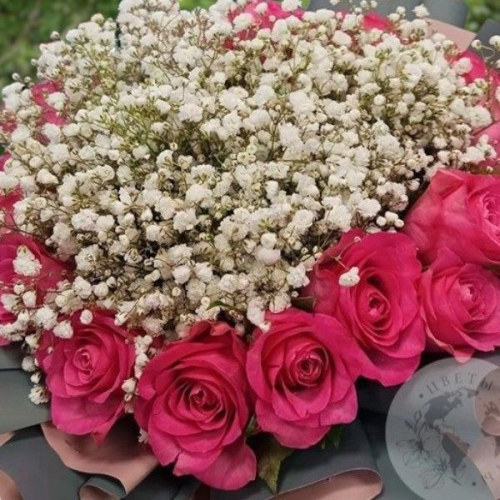 Букет из роз и гипсофилы "Для любимой" в магазине Цветы Планеты