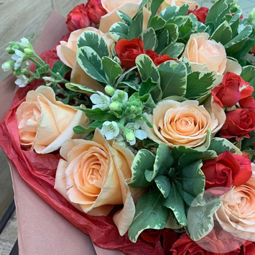 Букет из роз "Притяжение" в магазине Цветы Планеты