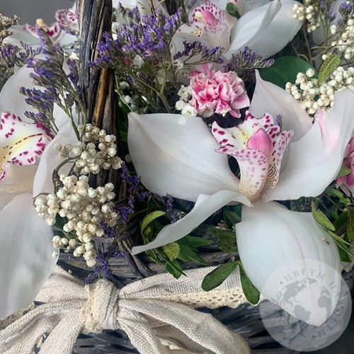 Корзина с орхидеями в магазине Цветы Планеты