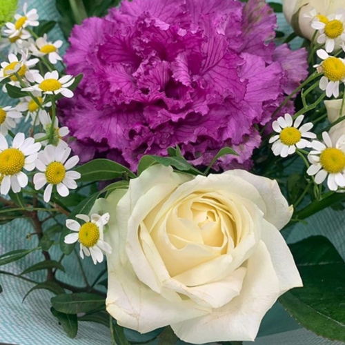 Букет из роз и хризантем "Поляна" в магазине Цветы Планеты