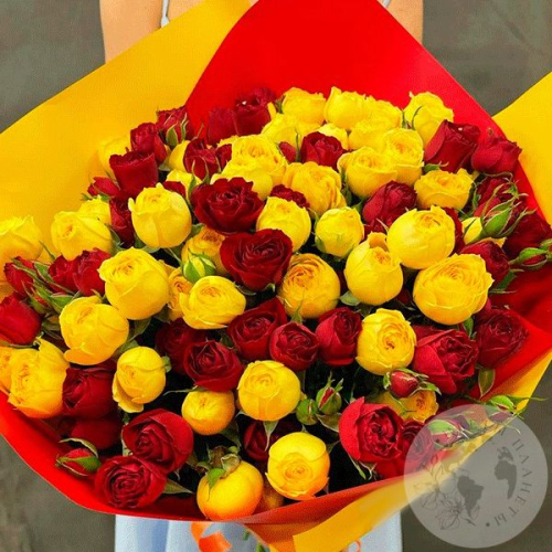 23 красные и желтые розы в магазине Цветы Планеты