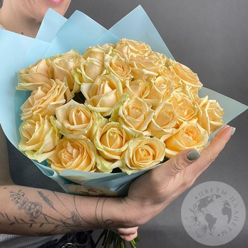 31 роза кремовая 60 см. в магазине Цветы Планеты