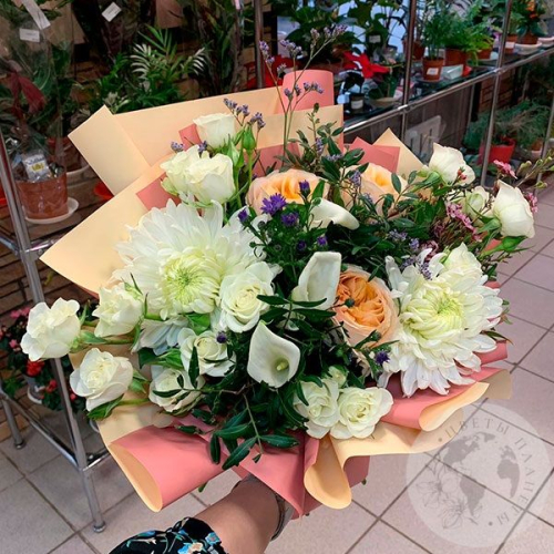 Букет из роз и хризантемы "Комплимент"