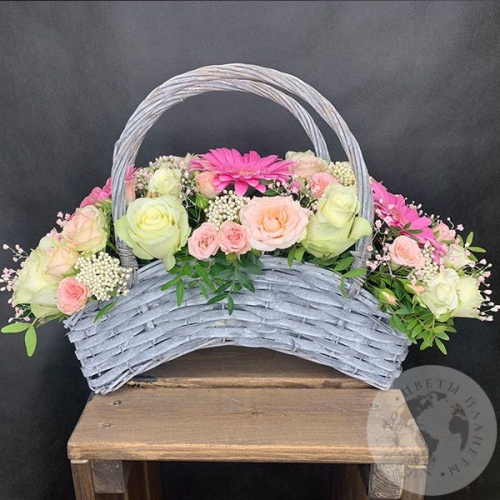 Корзина с цветами розами, герберами  "Настроение"
