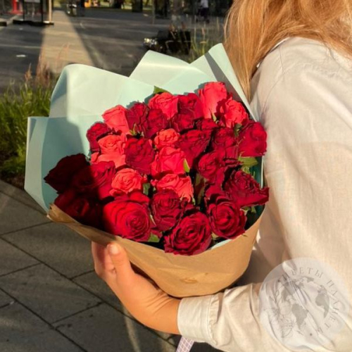 Букет из 35 красных роз 40 см. в магазине Цветы Планеты