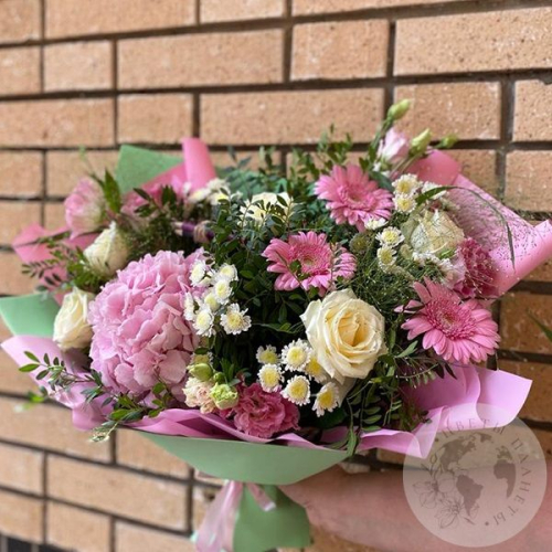 Букет из роз, гербер и гортензии "Светлое чувство"