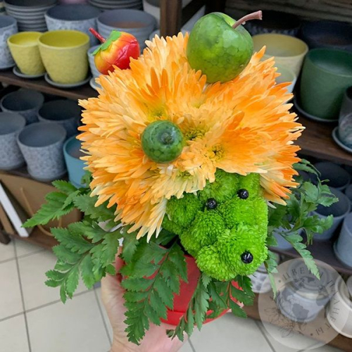 Композиция из кустовой хризантемы "Ежик" в магазине Цветы Планеты