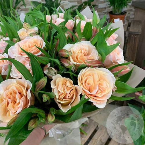 Букет из роз и альстромерий "Тебе" в магазине Цветы Планеты