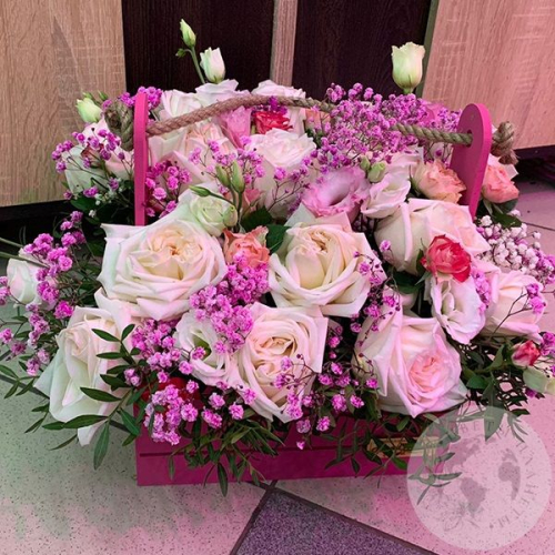 Композиция роз в ящике "Воображение" в магазине Цветы Планеты