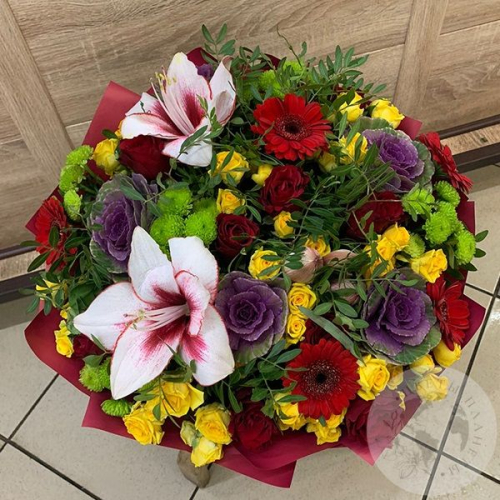 Букет из роз, гербер, сантини "Прекрасное настроение"