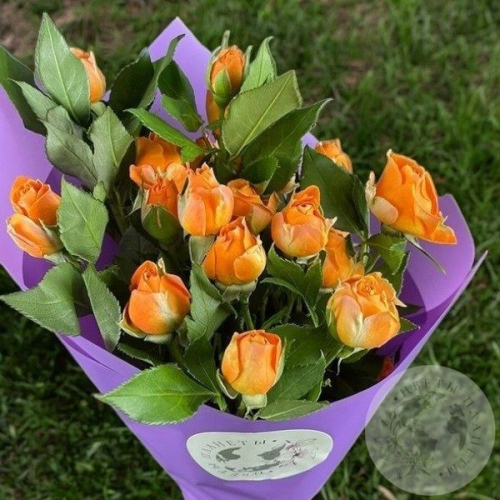 3 кустовые розы оранжевые 60 см в магазине Цветы Планеты