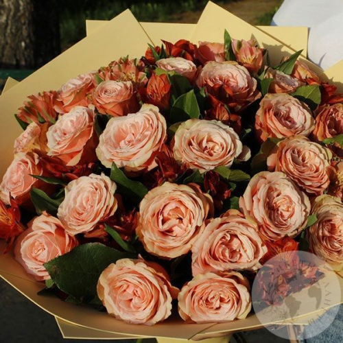 Букет роз и альстромерий "Вдохновение" в магазине Цветы Планеты