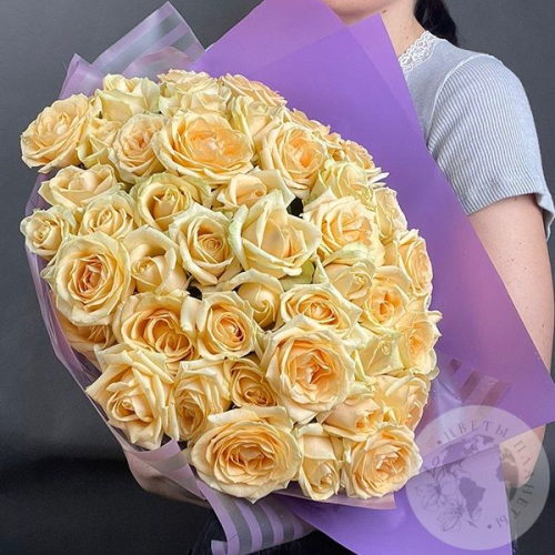 51 роза кремовая 60 см. в магазине Цветы Планеты