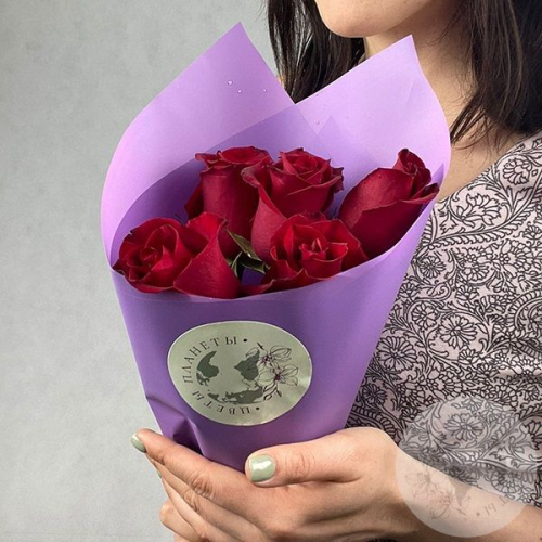 5 роз бордовых 60 см. в магазине Цветы Планеты