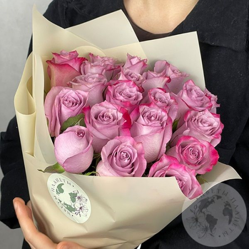 17 роз сиреневых 60 см. в магазине Цветы Планеты