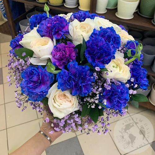 Букет из роз, гвоздики, гипсофилы  в ящике "Необычный" в магазине Цветы Планеты