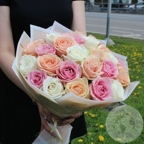 Букет из 25 роз "Океан радости" в магазине Цветы Планеты