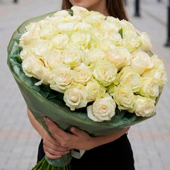 Букет из белых роз Эквадор 25 шт. 50 см. в магазине Цветы Планеты