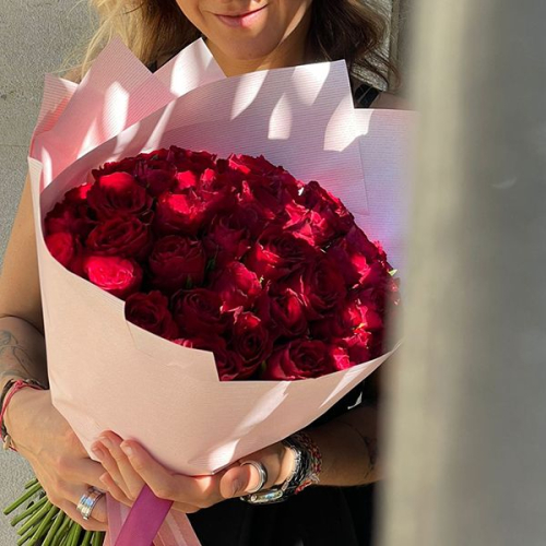 51 красная роза 40 см. в магазине Цветы Планеты