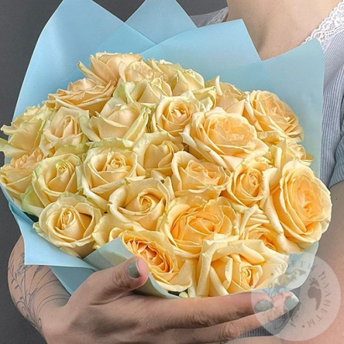 25 роз кремовых 60 см. в магазине Цветы Планеты