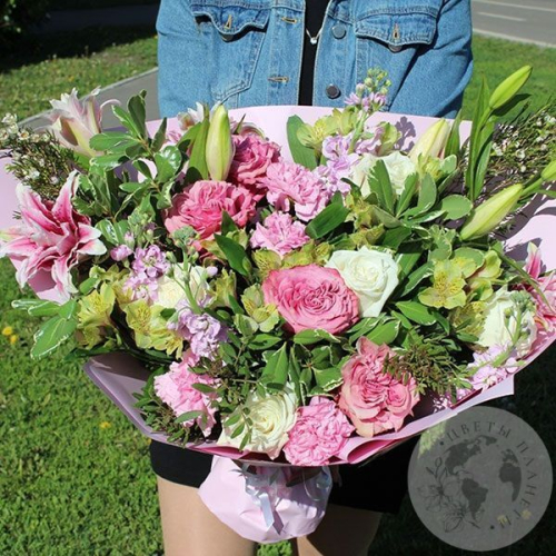 Букет из роз, альстромерий, лилий и гвоздик в магазине Цветы Планеты