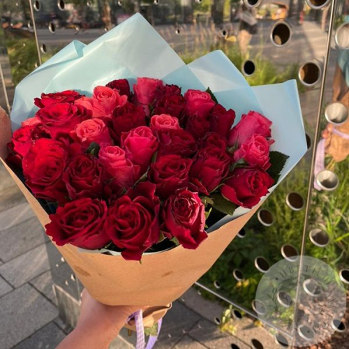 Букет из 35 красных роз 40 см. в магазине Цветы Планеты