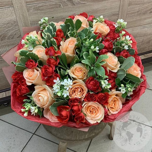 Букет из роз "Притяжение" в магазине Цветы Планеты