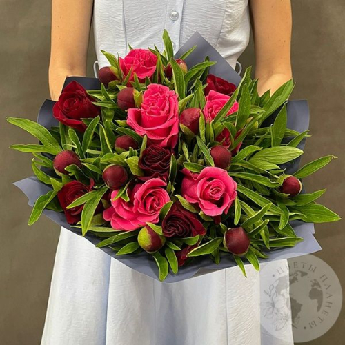 Букет из роз и пионов "Нежность" в магазине Цветы Планеты