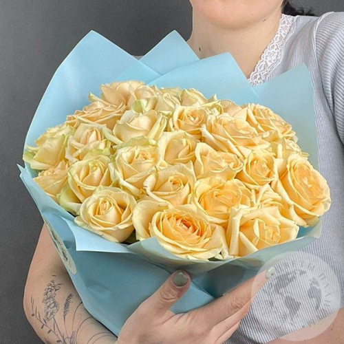 31 роза кремовая 60 см. в магазине Цветы Планеты