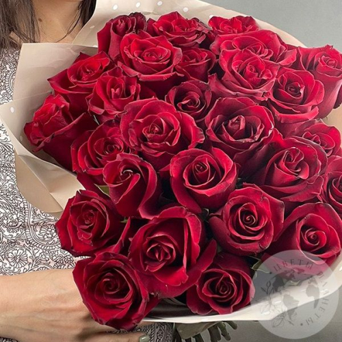 21 роза бордовая 60 см. в магазине Цветы Планеты