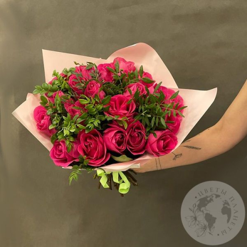 17 розовых роз в магазине Цветы Планеты