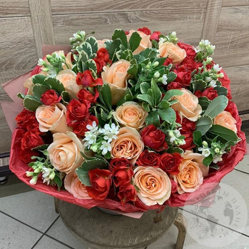 Букет из роз "Притяжение" в магазине Цветы Планеты