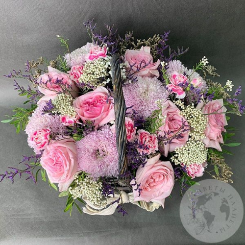 Корзина роз, хризантем и гвоздик "Изысканность" в магазине Цветы Планеты