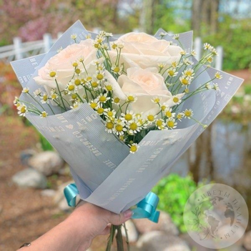 Букет из роз и ромашек в магазине Цветы Планеты