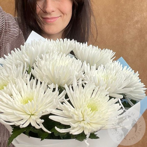 9 хризантем белых в магазине Цветы Планеты