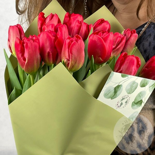 15 тюльпанов красных в магазине Цветы Планеты