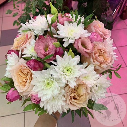 Композиция цветов из роз в кашпо "Свежесть"