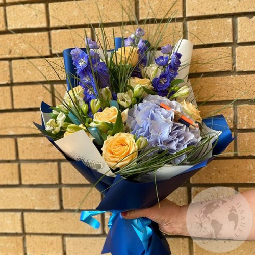 Букет из роз, альстромерий и гортензии "Чудесный день" в магазине Цветы Планеты