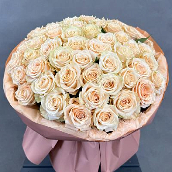 Букет из кремовых роз Эквадор 25 шт. 50 см.