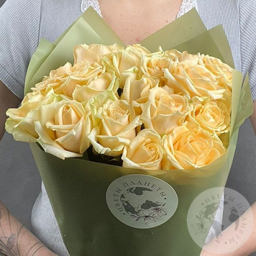 23 розы кремовых 60 см. в магазине Цветы Планеты