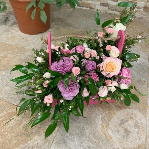 Композиция роз, гербер и гвоздики в ящике "Добрая"