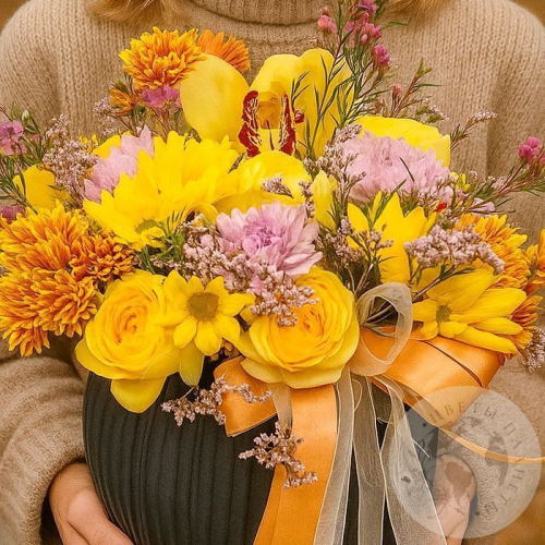 Композиция из роз в кашпо в магазине Цветы Планеты