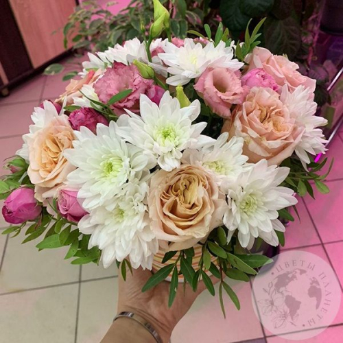 Композиция цветов из роз в кашпо "Свежесть"