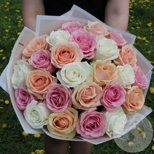 Букет из 25 роз "Океан радости" в магазине Цветы Планеты