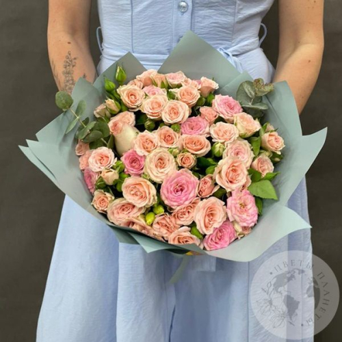 Букет из 9 роз с эвкалиптом "Нежное послание" в магазине Цветы Планеты