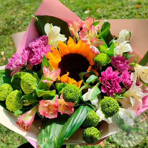 Букет с подсолнухами и хризантемами в магазине Цветы Планеты