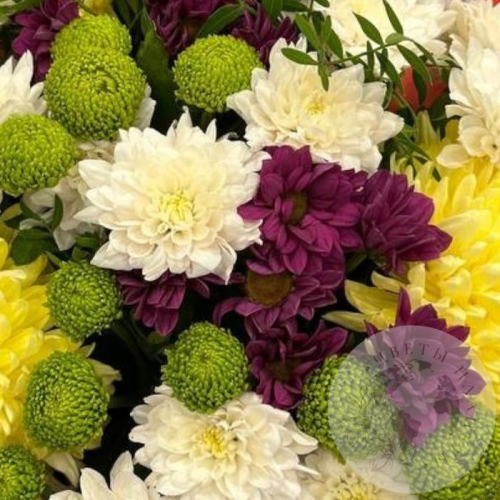 Букет из кустовых и одноголовых хризантем в магазине Цветы Планеты